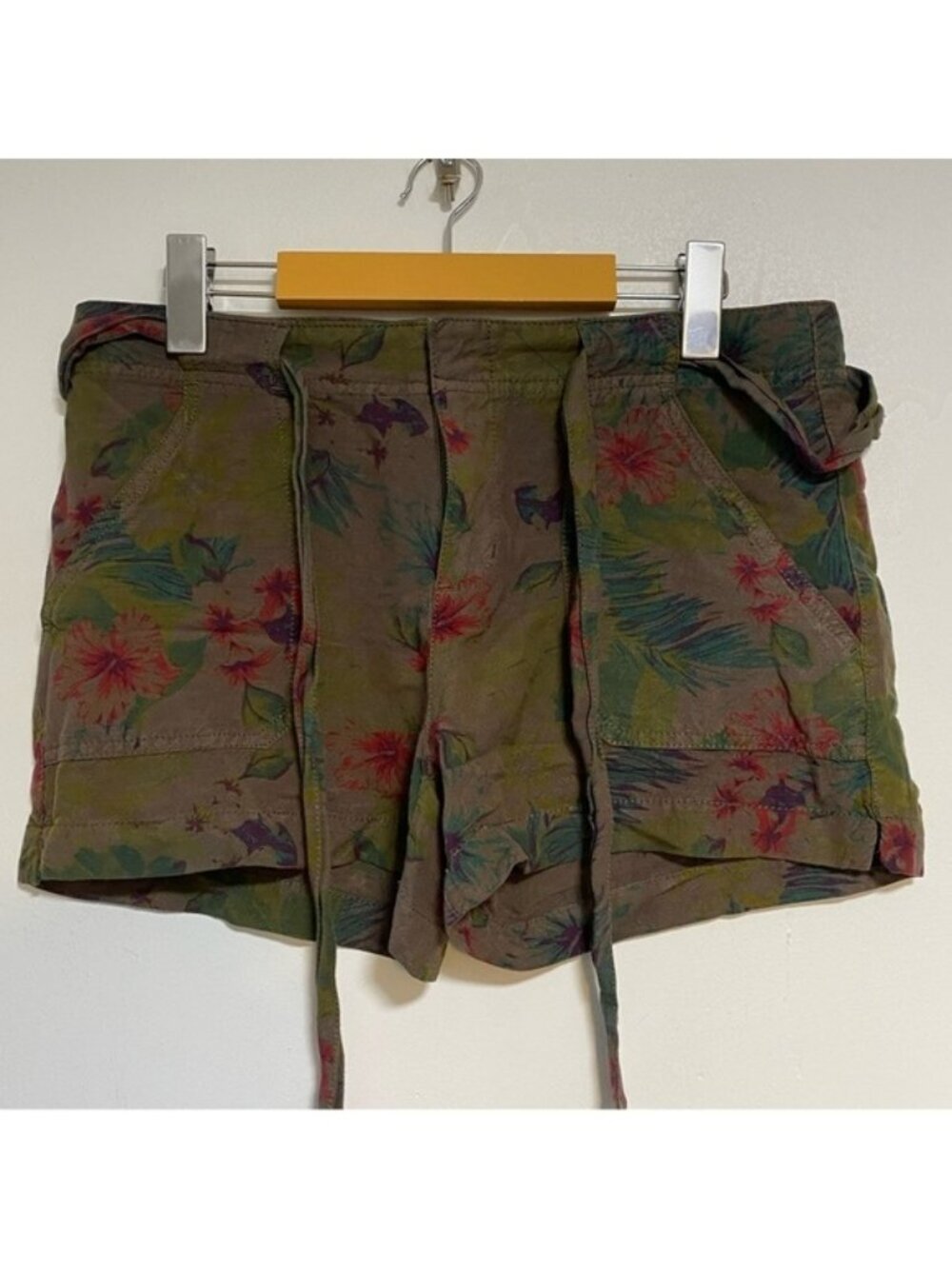 Sanctuary Floral Print Utility Shorts - Size 27 - Picture 2 of 8